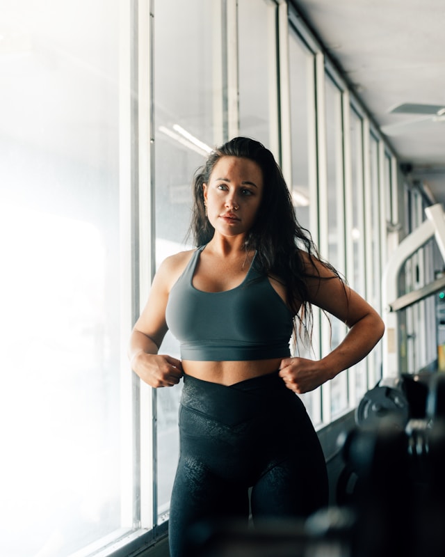 HOTBOX female member during workout